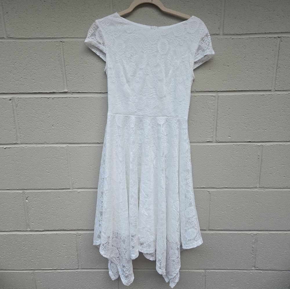 NWT- Bery Love- White- Floral Lace- Cocktail  Bridesmaid- Asymmetrical Hemline